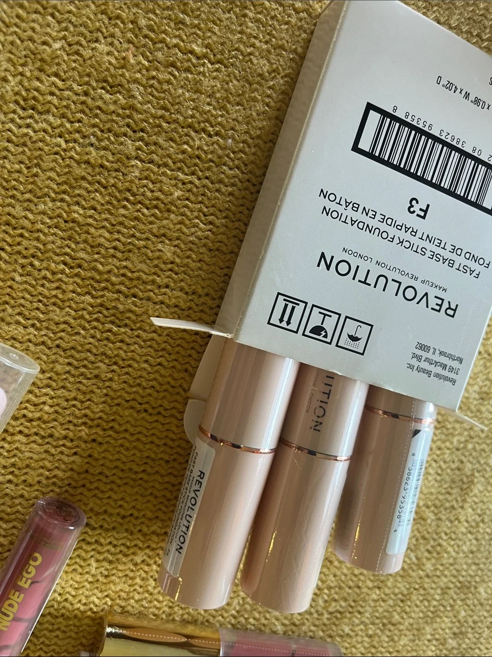 Revolution Fast Base Stick Foundation F3 with Pink Lip Set